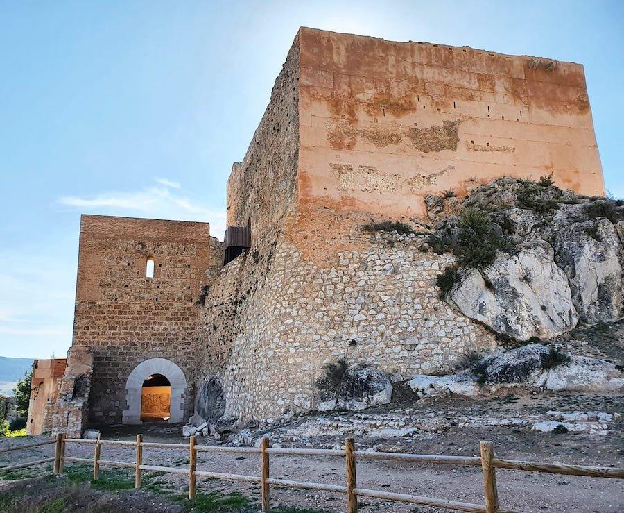 Castillo_de_Ayora_con_niños