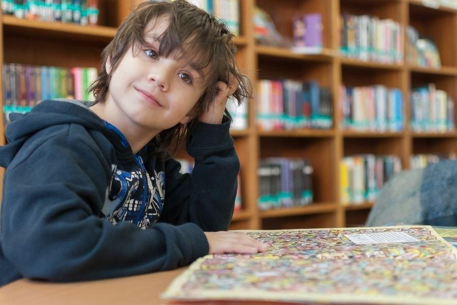 Visitar_biblioteca_con_ni&ntilde;os