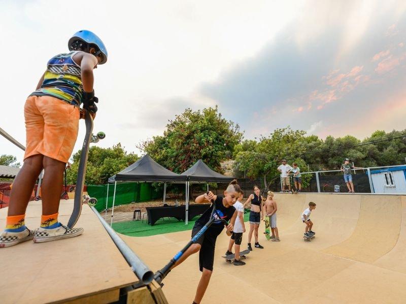 Rototom_Sunsplash_festival_with_kids