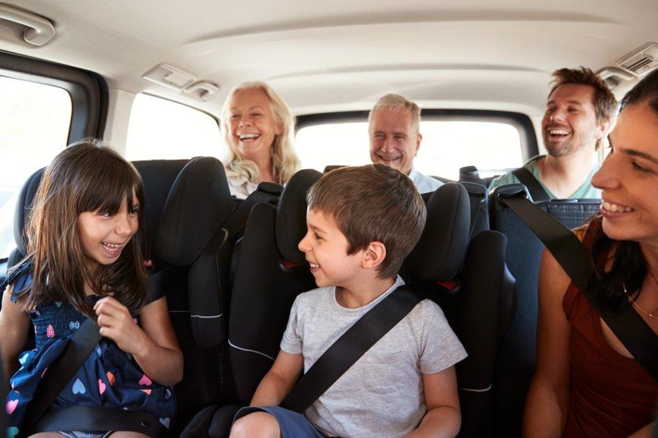 20 games to entertain the kids during car trips