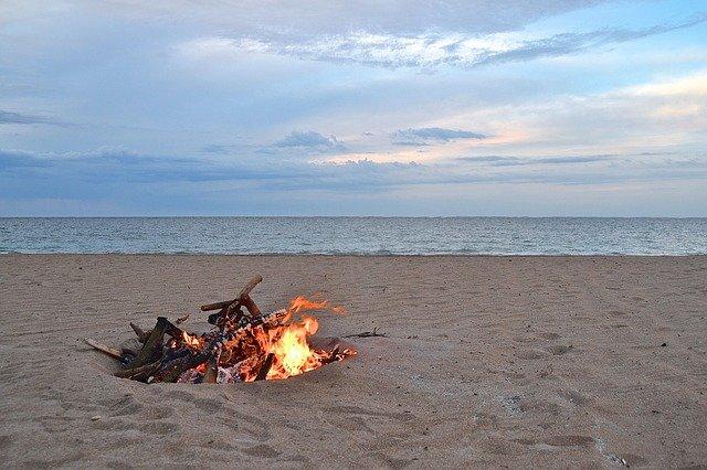 Hogueras en la playa