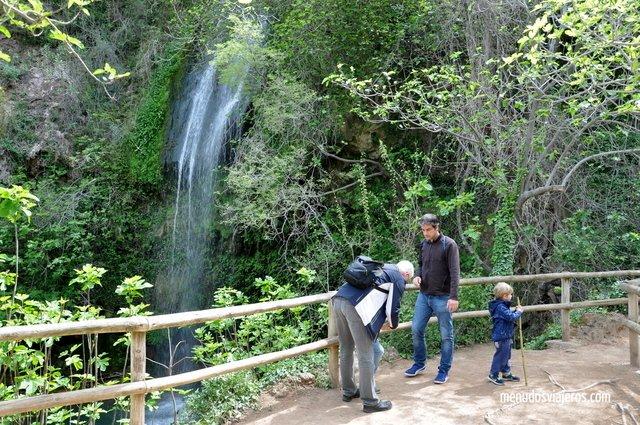 Visit_waterfalls_with_kids